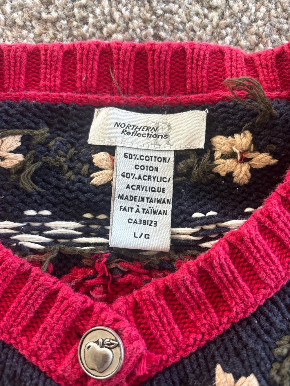 Vintage Northern Reflections Knit Cardigan with apple details - Picture 2 of 7